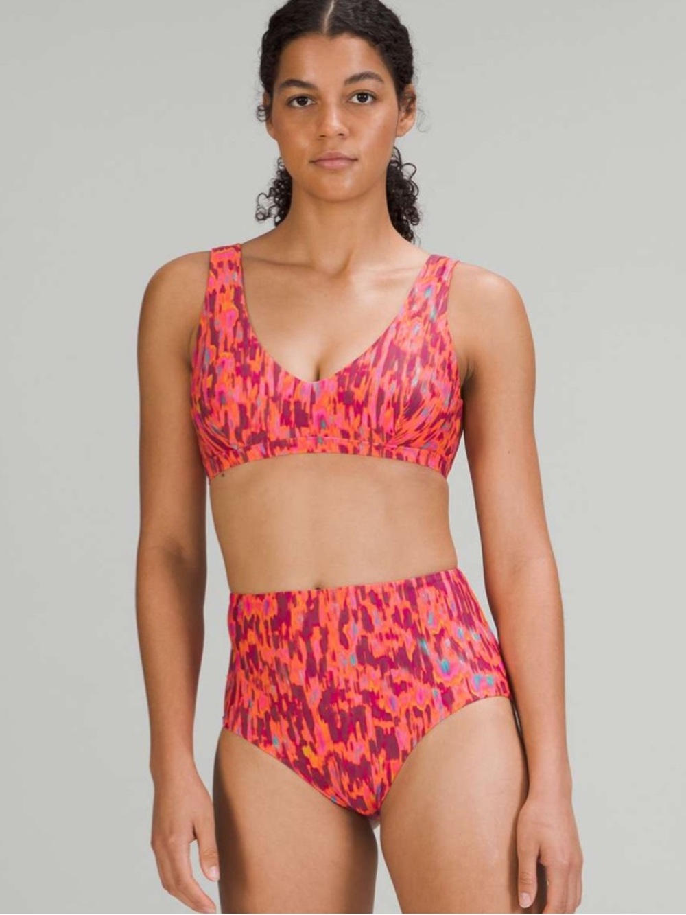 EUC Lululemon Waterside V Swim Top *C/D Cup. Size 6